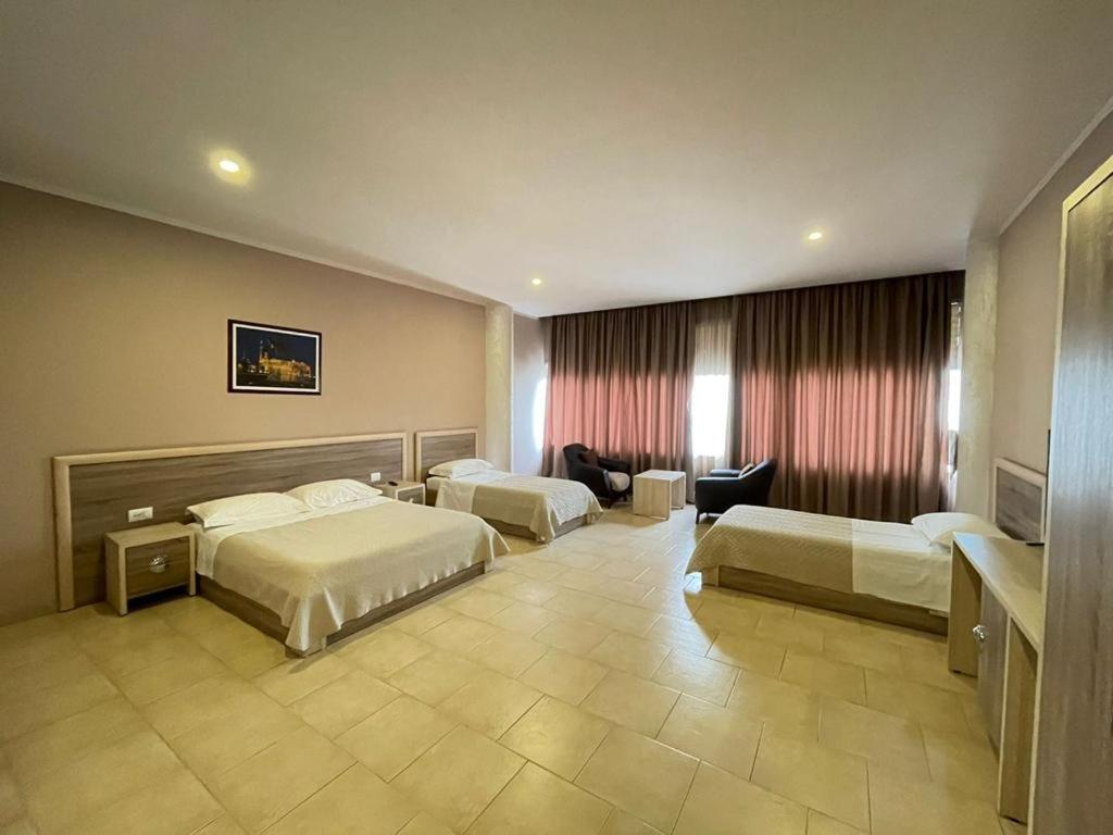 Hotel Terminal تيرانا المظهر الخارجي الصورة