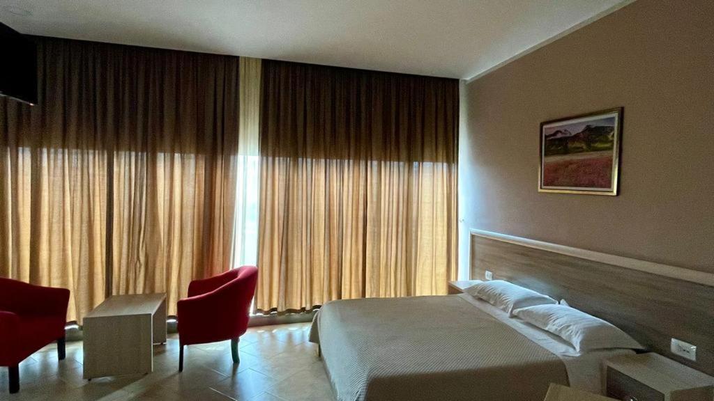 Hotel Terminal تيرانا المظهر الخارجي الصورة