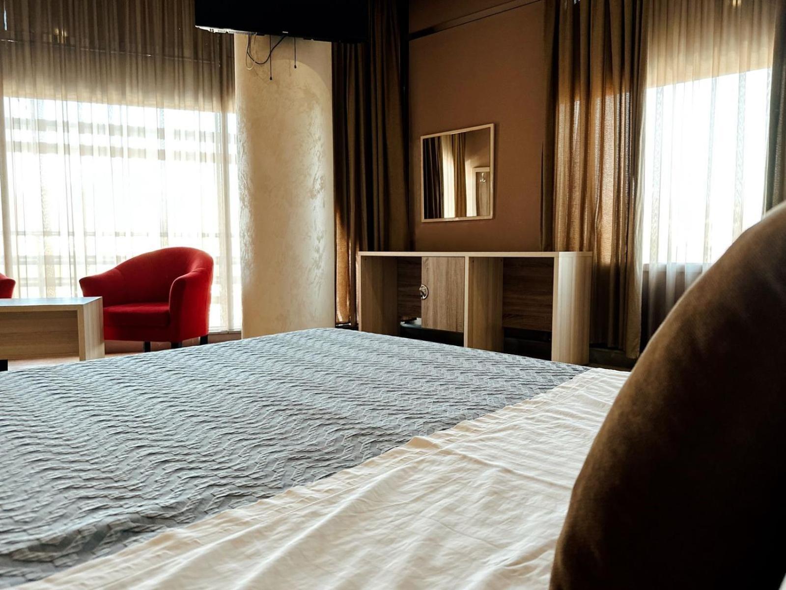 Hotel Terminal تيرانا المظهر الخارجي الصورة