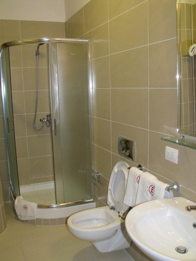 Hotel Terminal تيرانا المظهر الخارجي الصورة