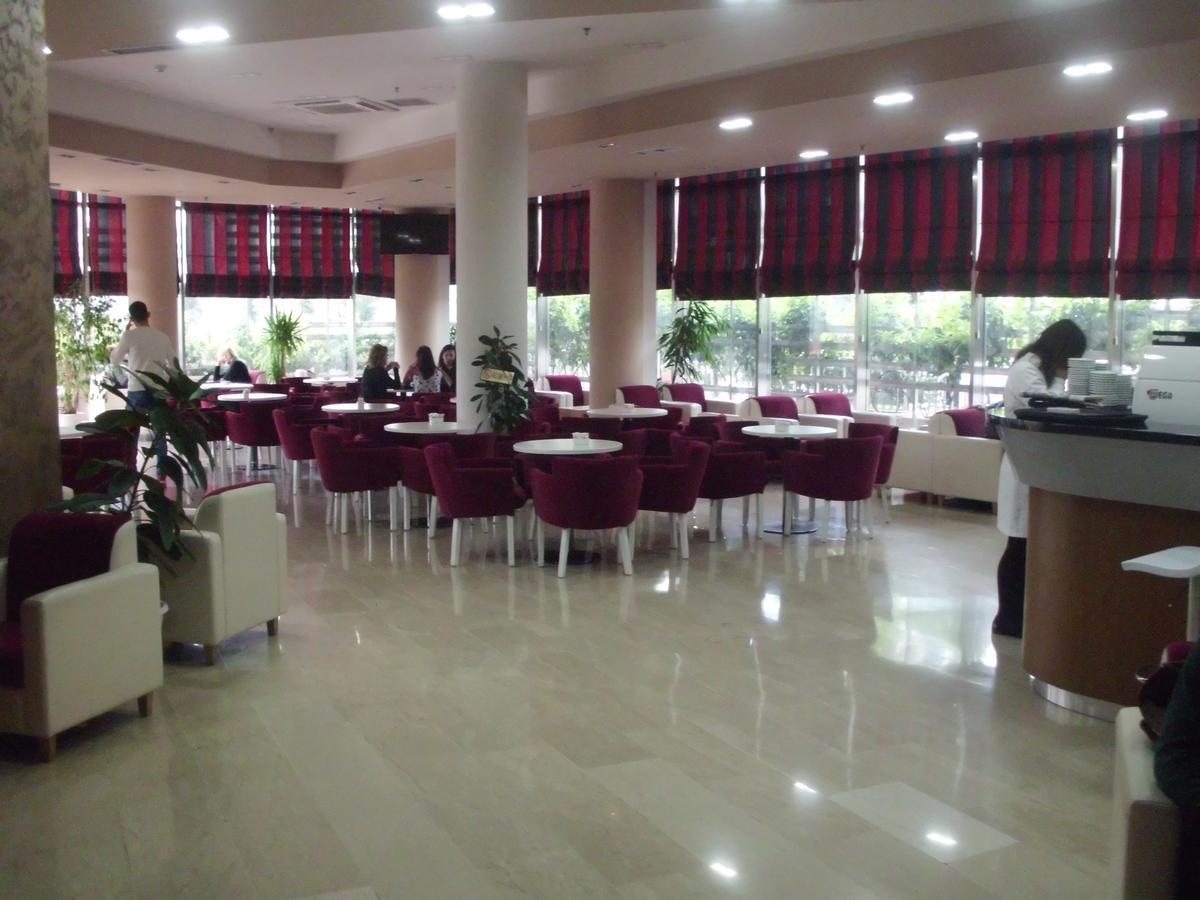 Hotel Terminal تيرانا المظهر الخارجي الصورة