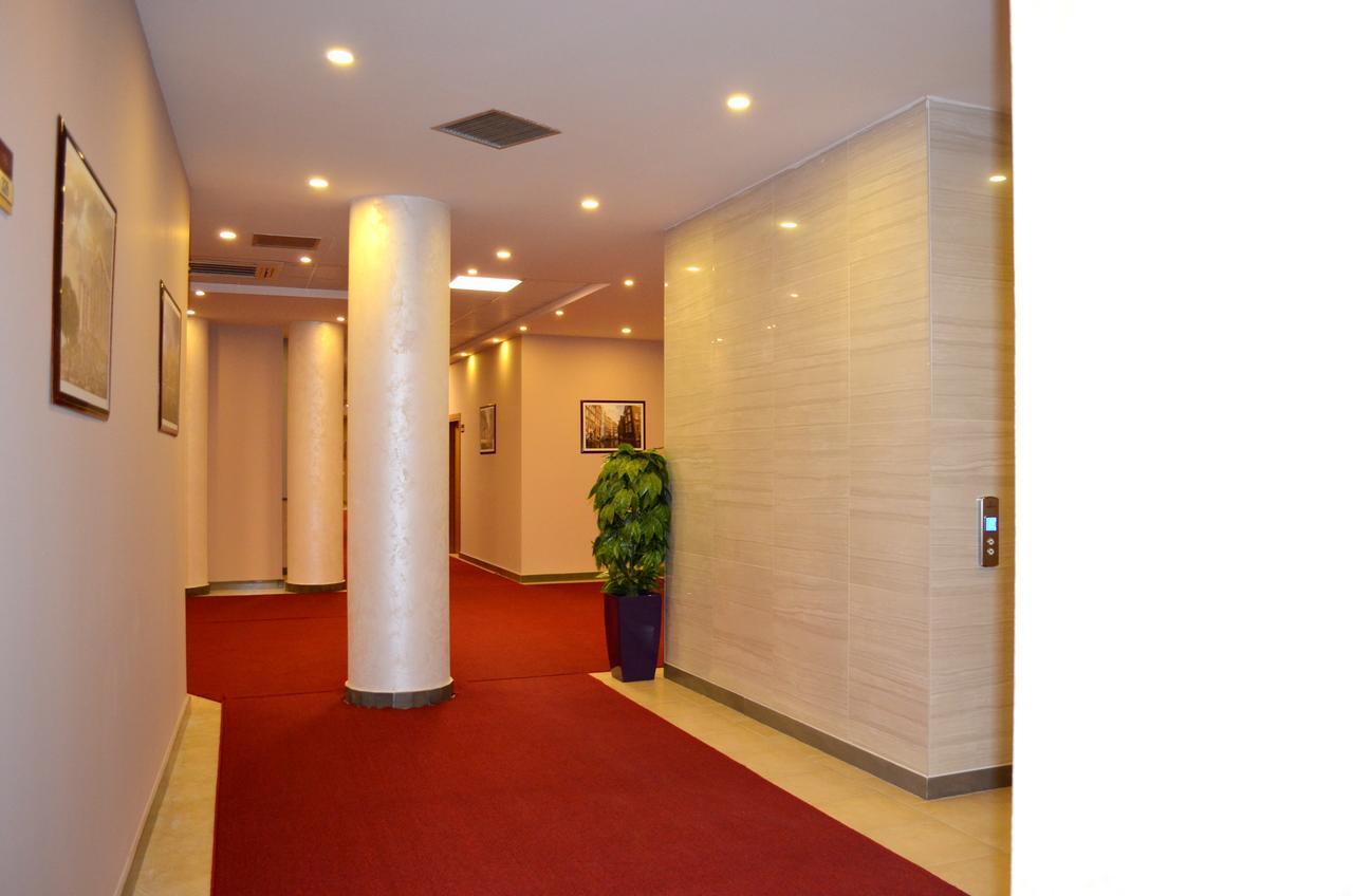 Hotel Terminal تيرانا المظهر الخارجي الصورة