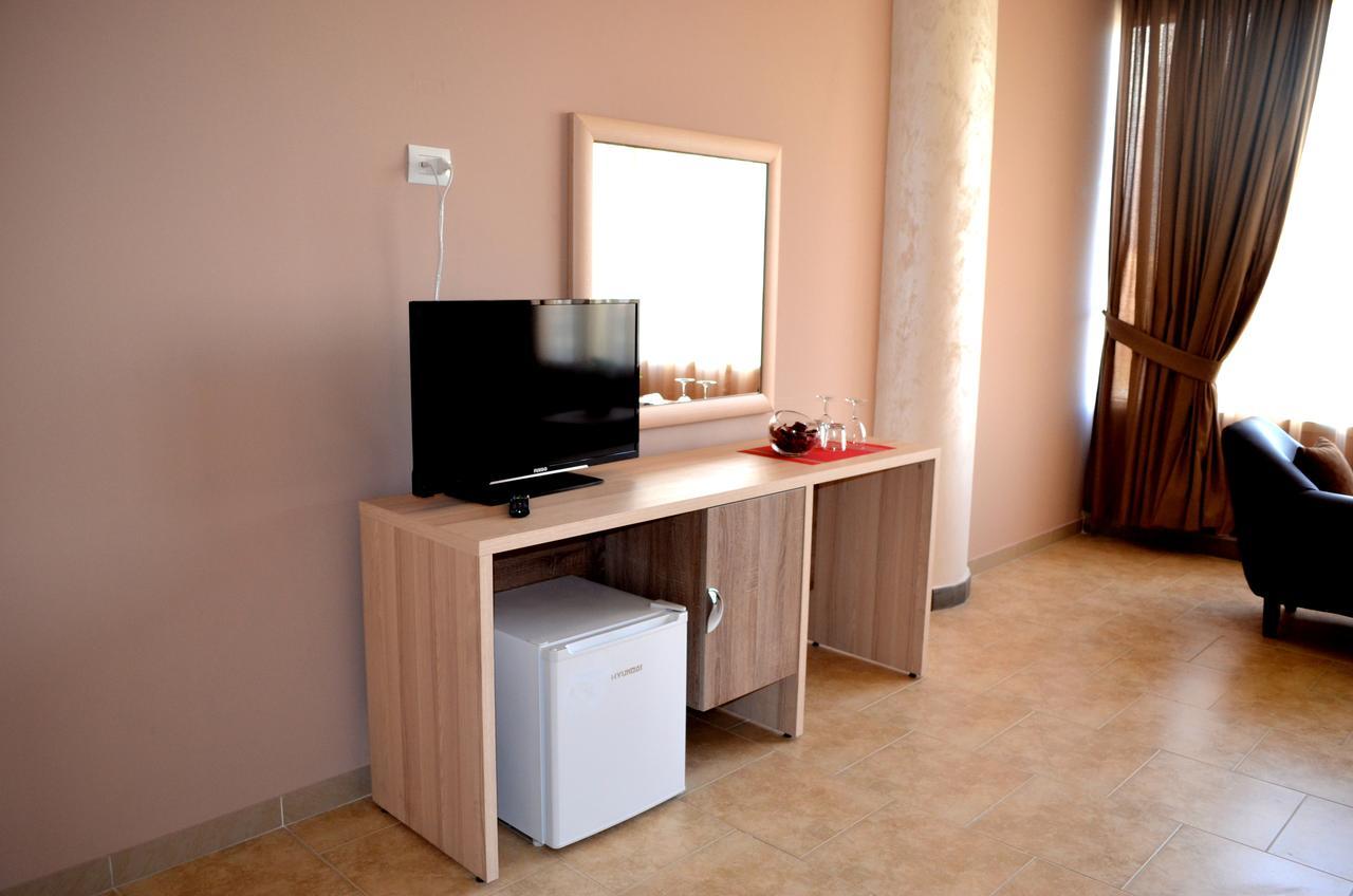 Hotel Terminal تيرانا المظهر الخارجي الصورة