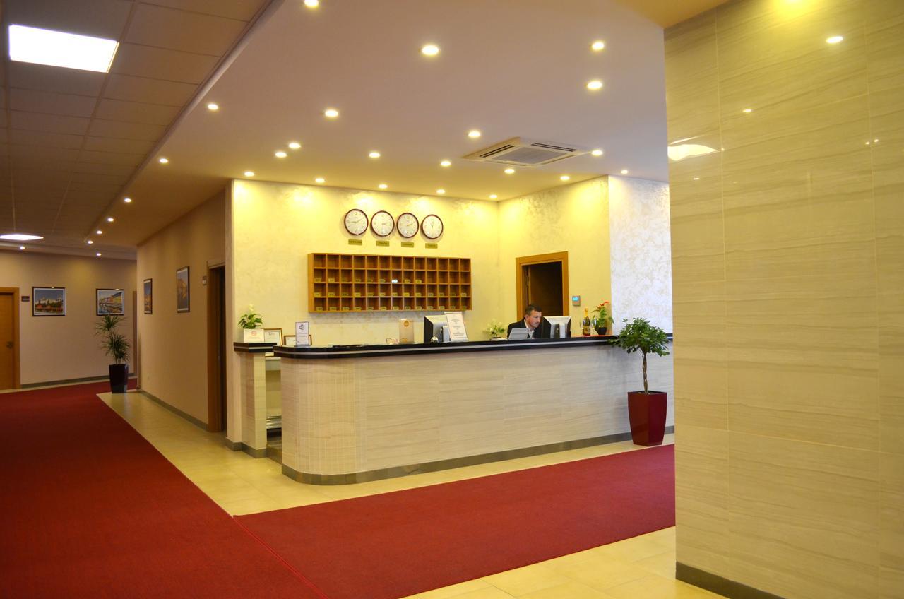 Hotel Terminal تيرانا المظهر الخارجي الصورة