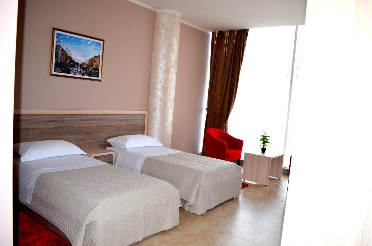 Hotel Terminal تيرانا المظهر الخارجي الصورة