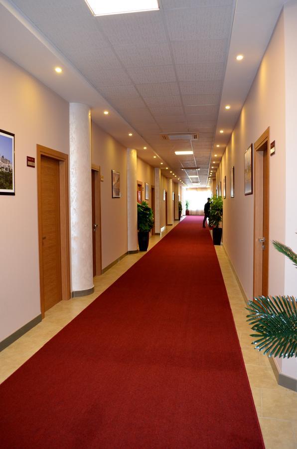 Hotel Terminal تيرانا المظهر الخارجي الصورة